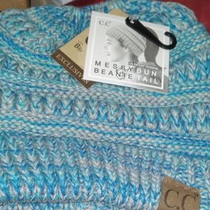 Pony tail winter hat